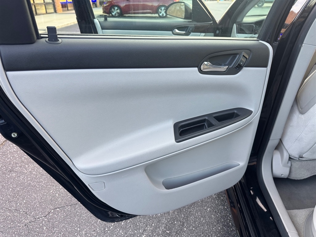 Chevrolet Impala LT (Fleet) 2012