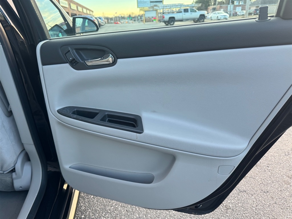 Chevrolet Impala LT (Fleet) 2012