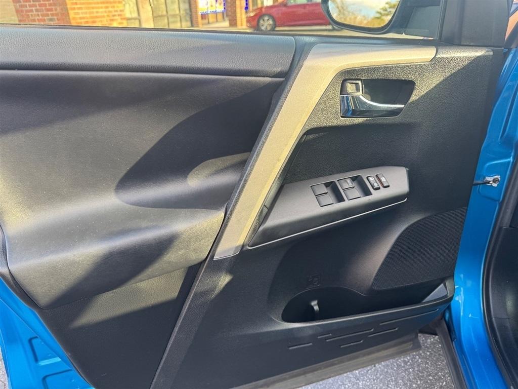 Toyota RAV4 XLE AWD 2016