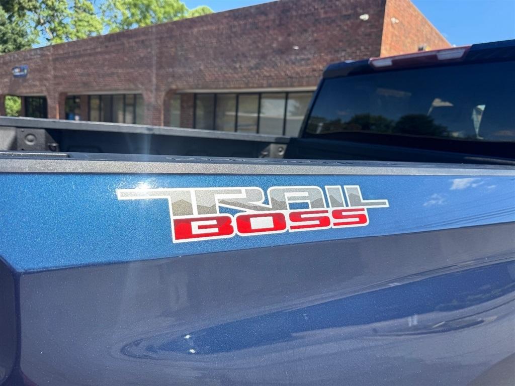 Chevrolet Silverado 1500 Custom Trail Boss Crew Cab Short Box 4WD 2020