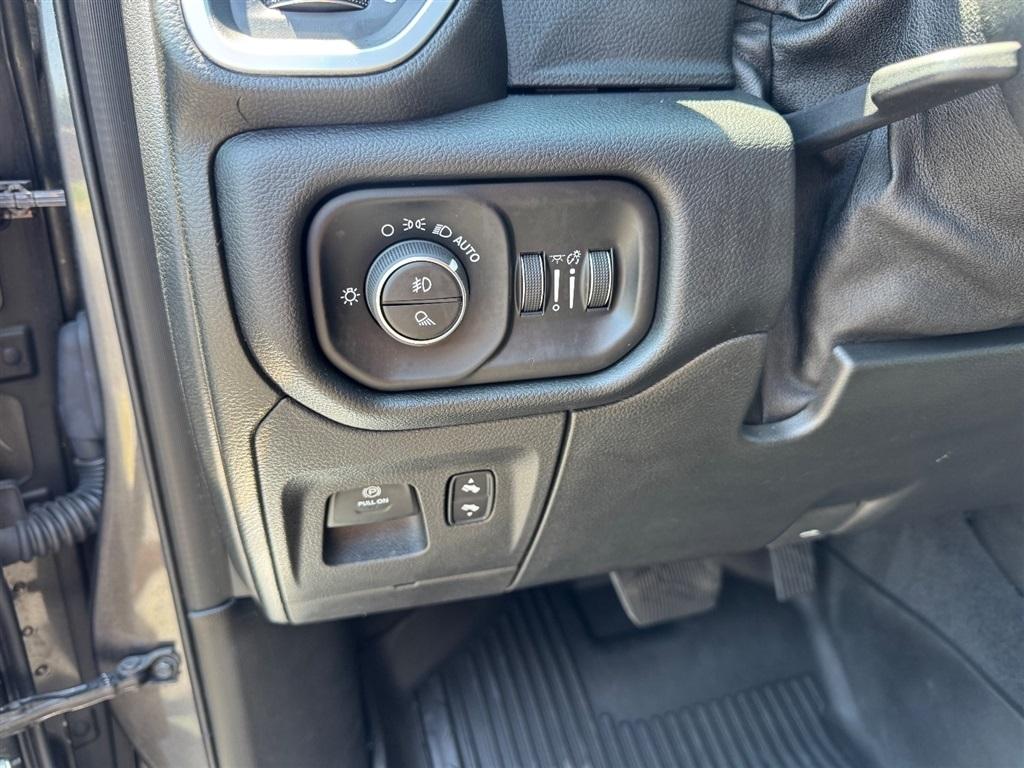 RAM 1500 Big Horn Crew Cab SWB 4WD 2019