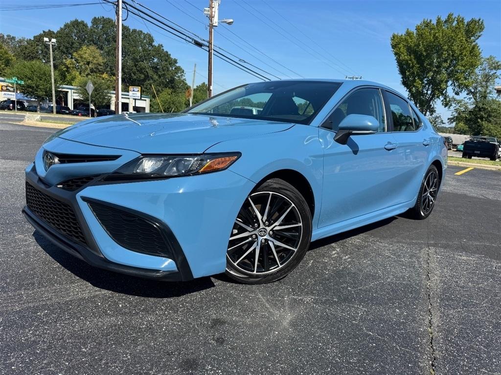 Toyota Camry SE 2023