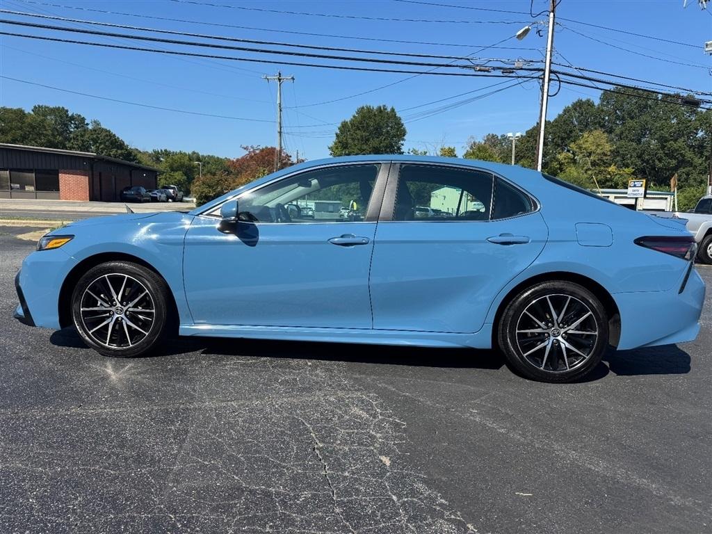 Toyota Camry SE 2023