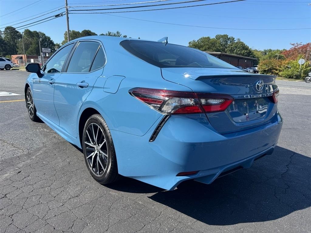 Toyota Camry SE 2023