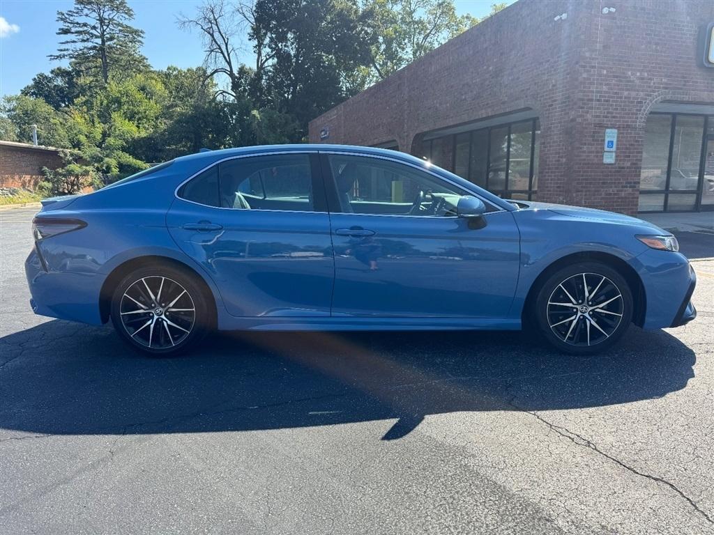 Toyota Camry SE 2023