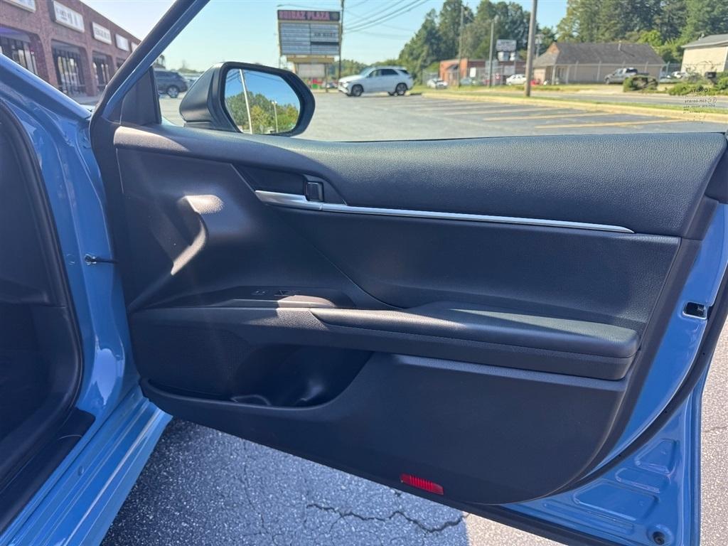 Toyota Camry SE 2023