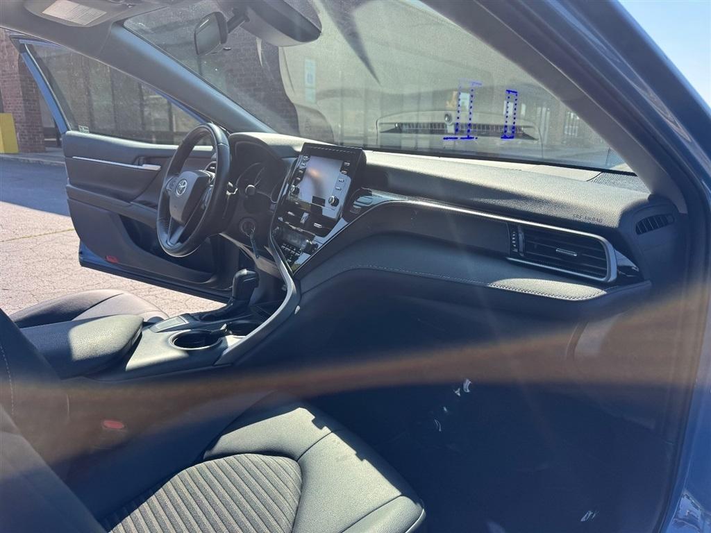 Toyota Camry SE 2023
