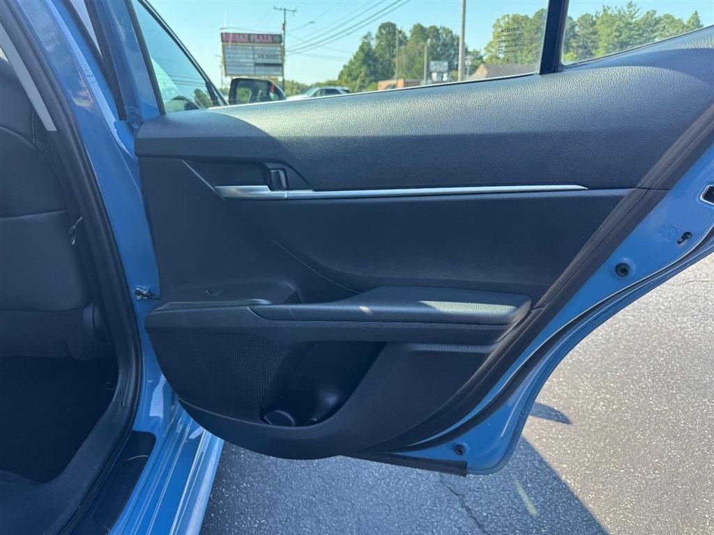 Toyota Camry SE 2023