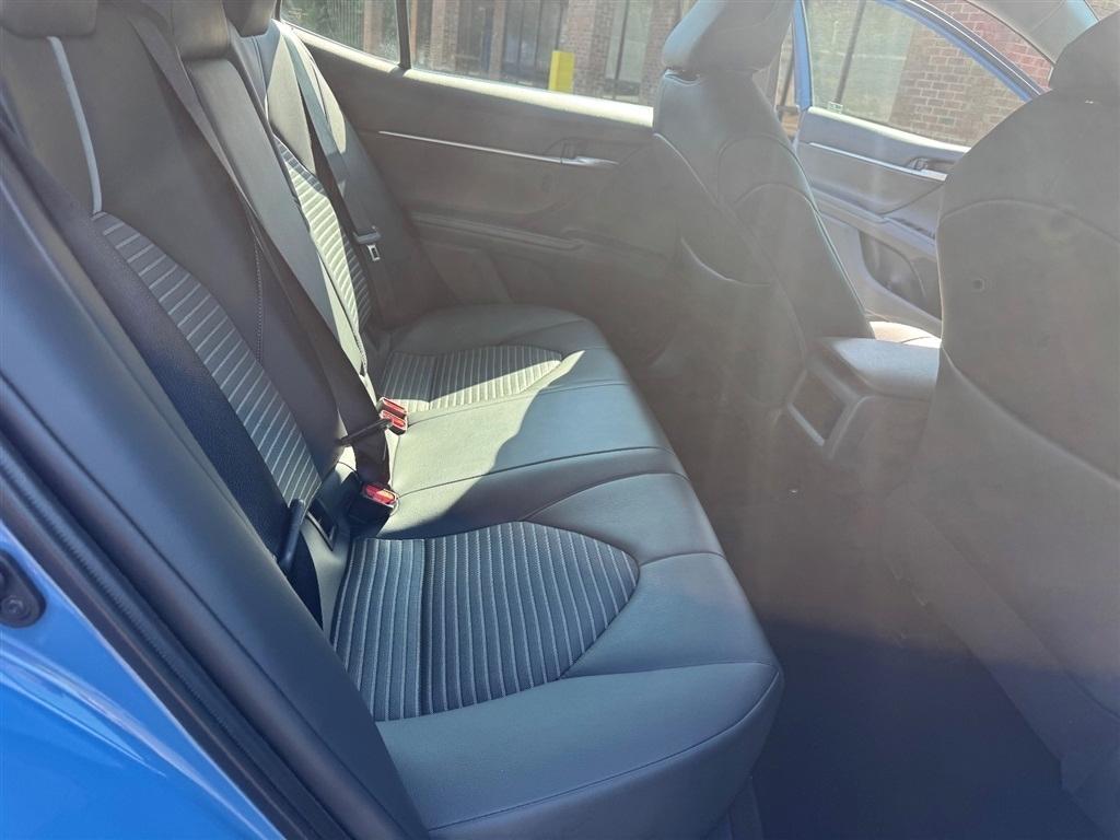 Toyota Camry SE 2023