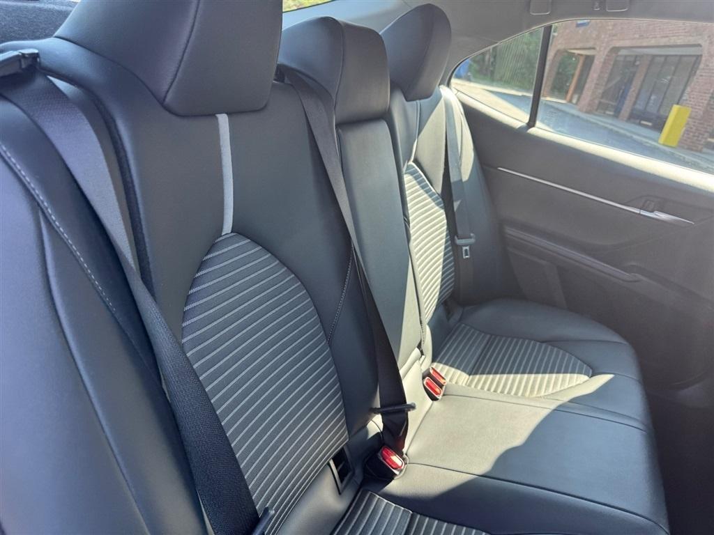 Toyota Camry SE 2023