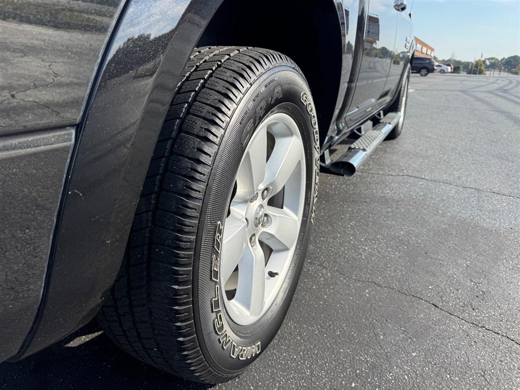 RAM 1500 SLT Crew Cab SWB 2WD 2015