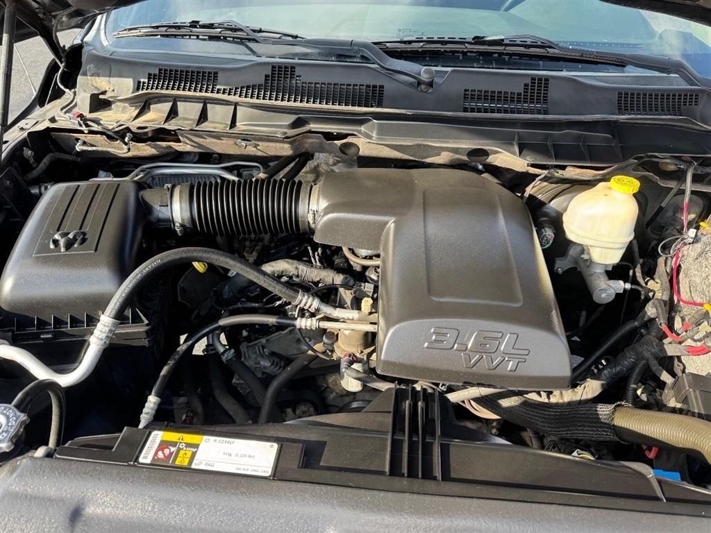 RAM 1500 SLT Crew Cab SWB 2WD 2015