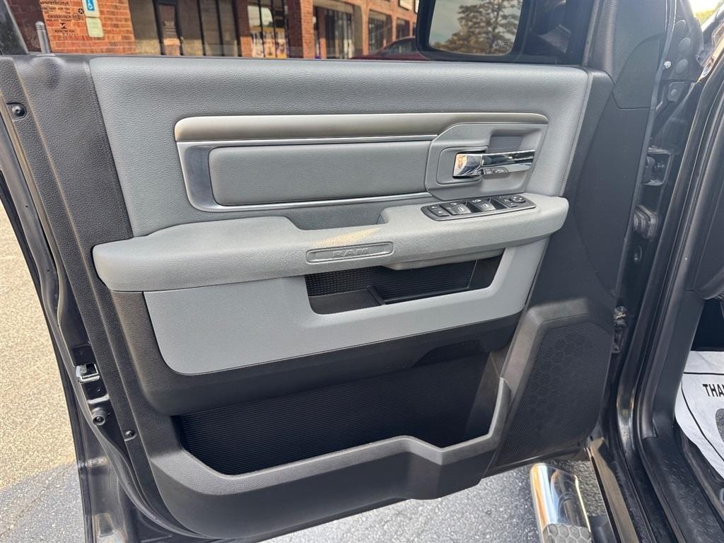 RAM 1500 SLT Crew Cab SWB 2WD 2015