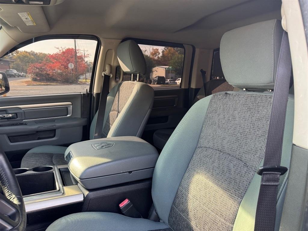 RAM 1500 SLT Crew Cab SWB 2WD 2015