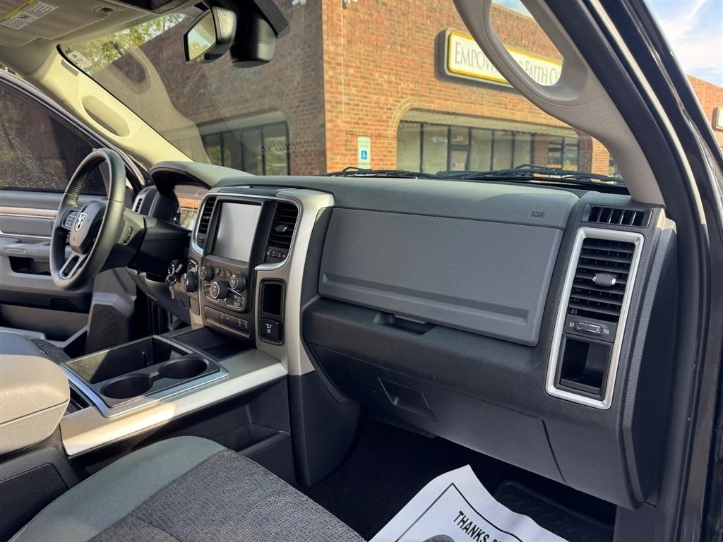 RAM 1500 SLT Crew Cab SWB 2WD 2015