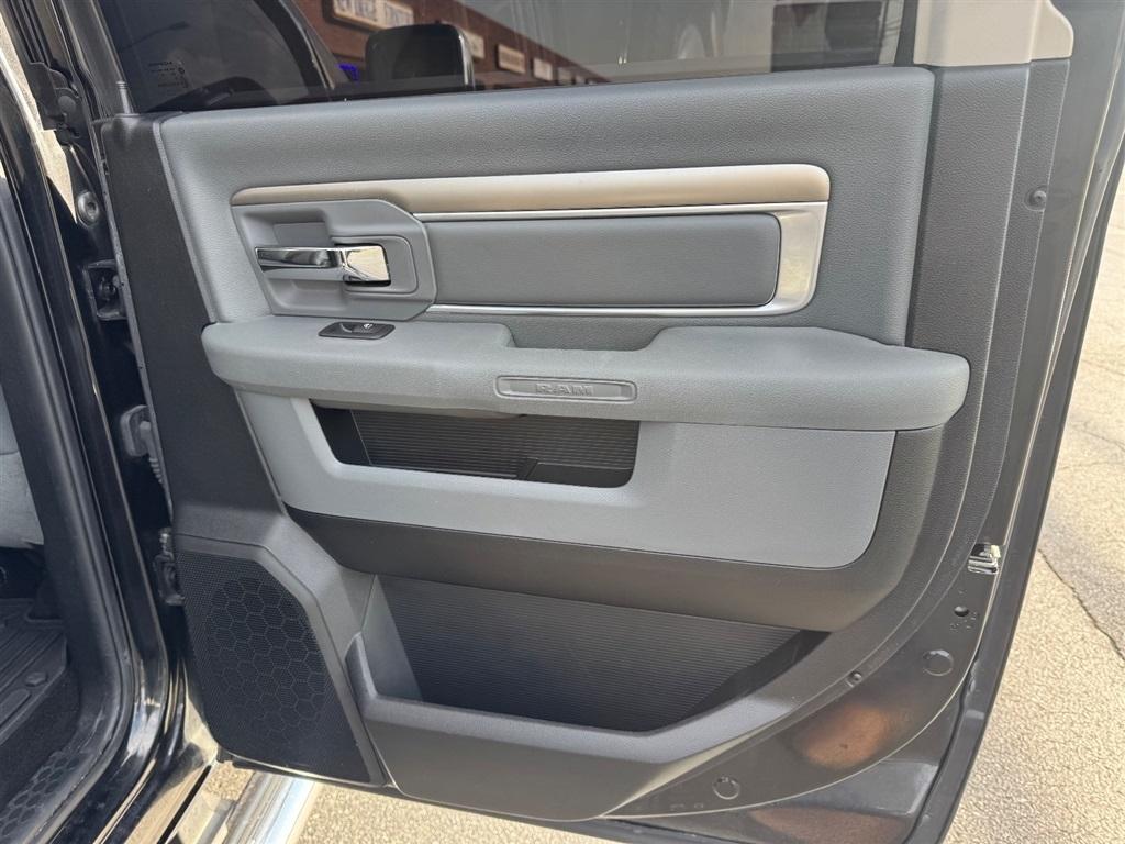 RAM 1500 SLT Crew Cab SWB 2WD 2015