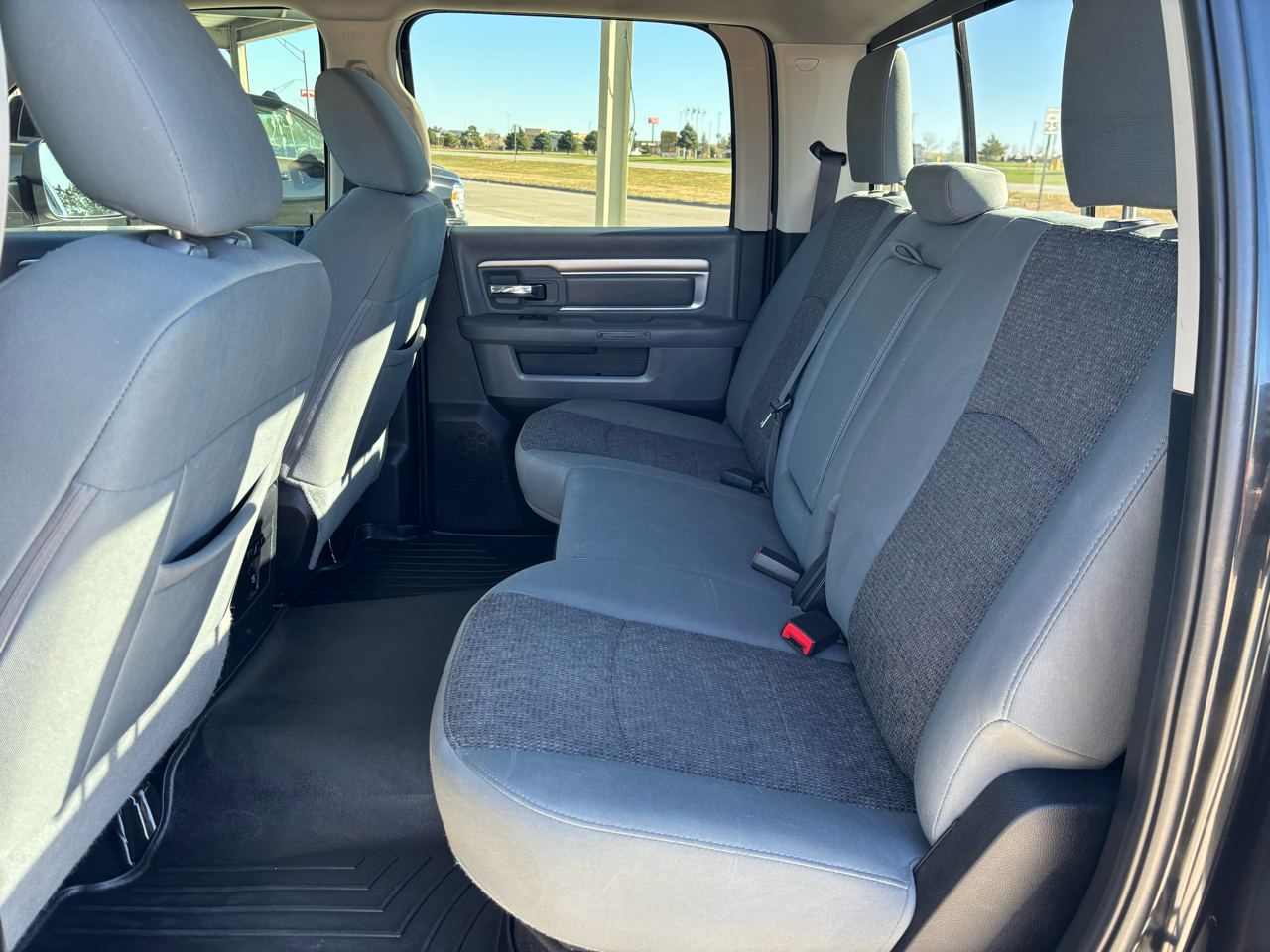 RAM 2500 Big Horn 4x4 Crew Cab 6'4" Box 2017 RAM 2500 Big Horn 4x4 Crew Cab 6'4" Box 2017