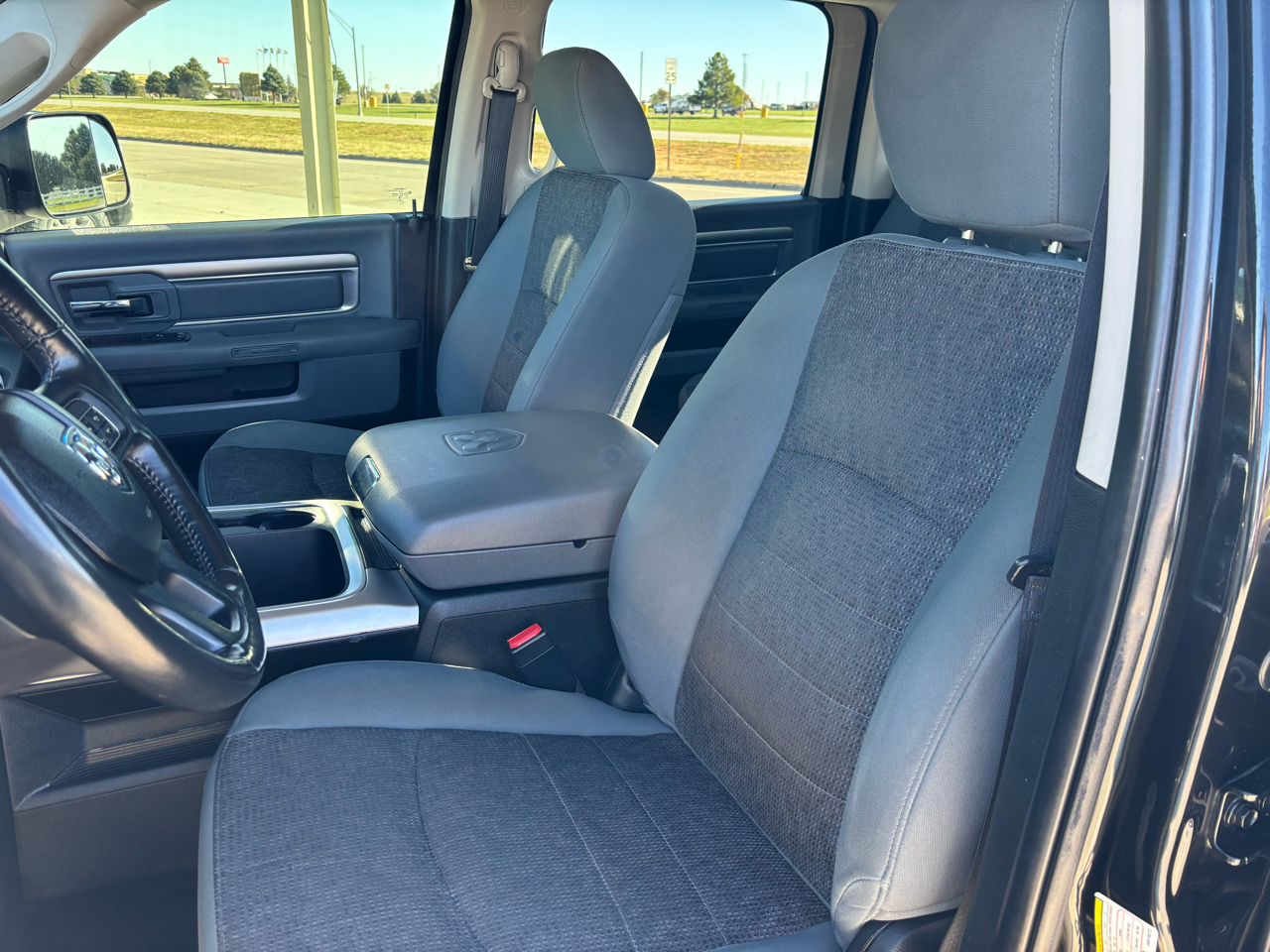 RAM 2500 Big Horn 4x4 Crew Cab 6'4" Box 2017 RAM 2500 Big Horn 4x4 Crew Cab 6'4" Box 2017