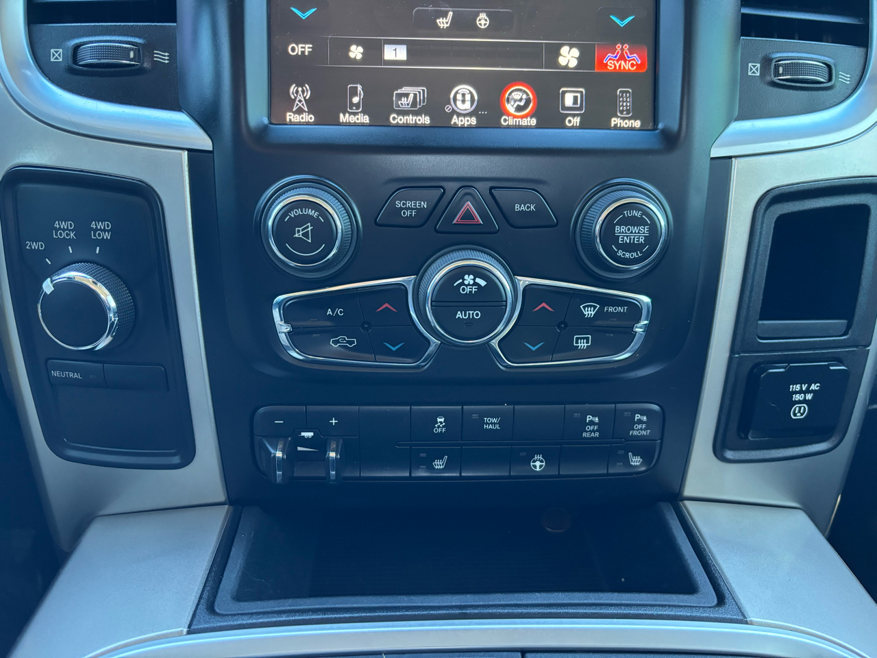 RAM 2500 Big Horn 4x4 Crew Cab 6'4" Box 2017 RAM 2500 Big Horn 4x4 Crew Cab 6'4" Box 2017