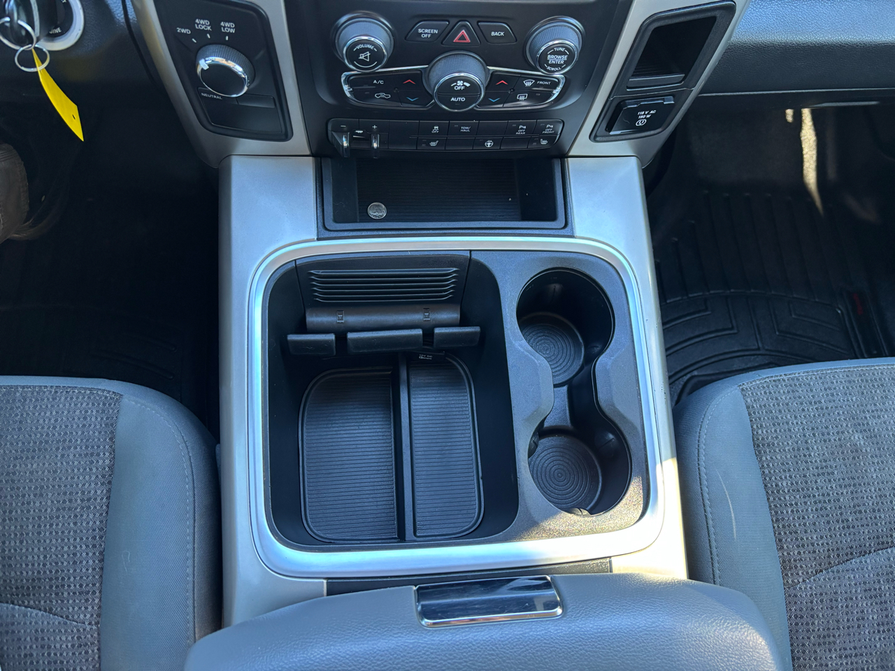 RAM 2500 Big Horn 4x4 Crew Cab 6'4" Box 2017 RAM 2500 Big Horn 4x4 Crew Cab 6'4" Box 2017