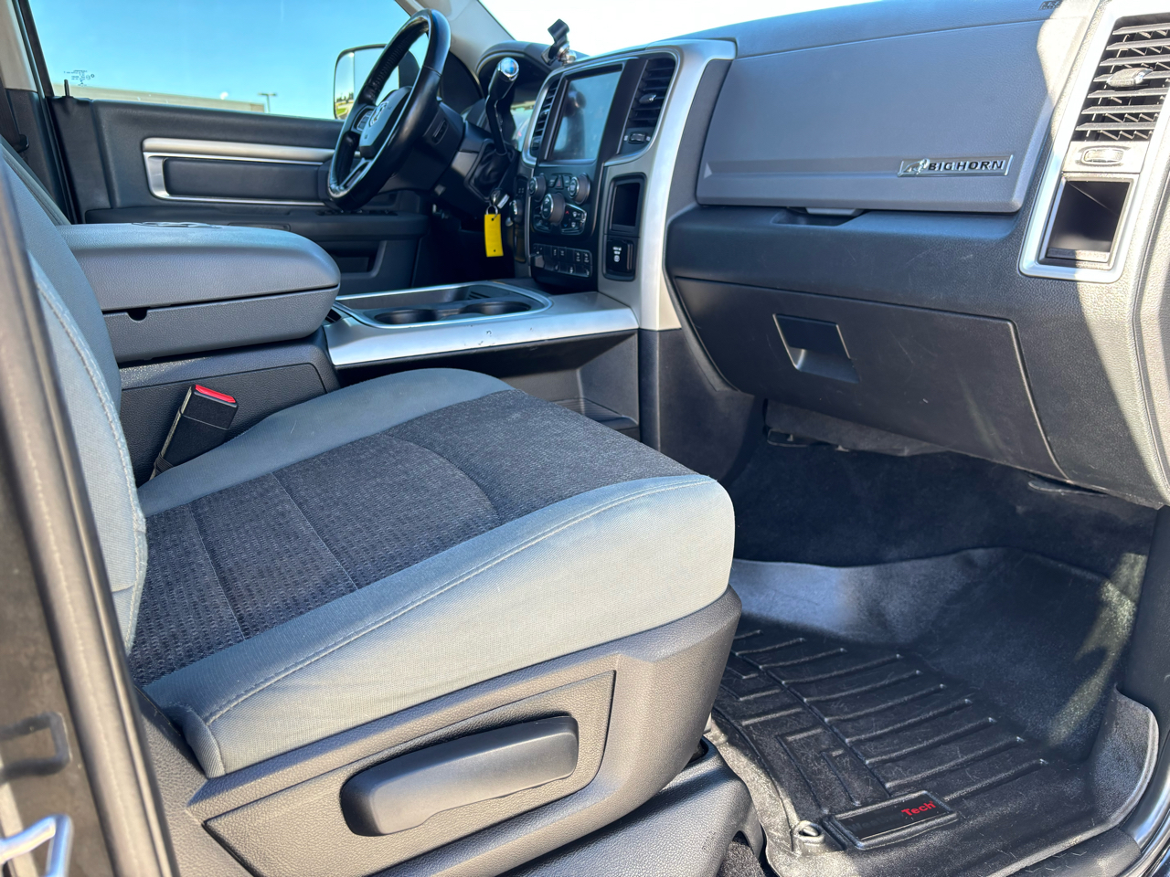 RAM 2500 Big Horn 4x4 Crew Cab 6'4" Box 2017 RAM 2500 Big Horn 4x4 Crew Cab 6'4" Box 2017