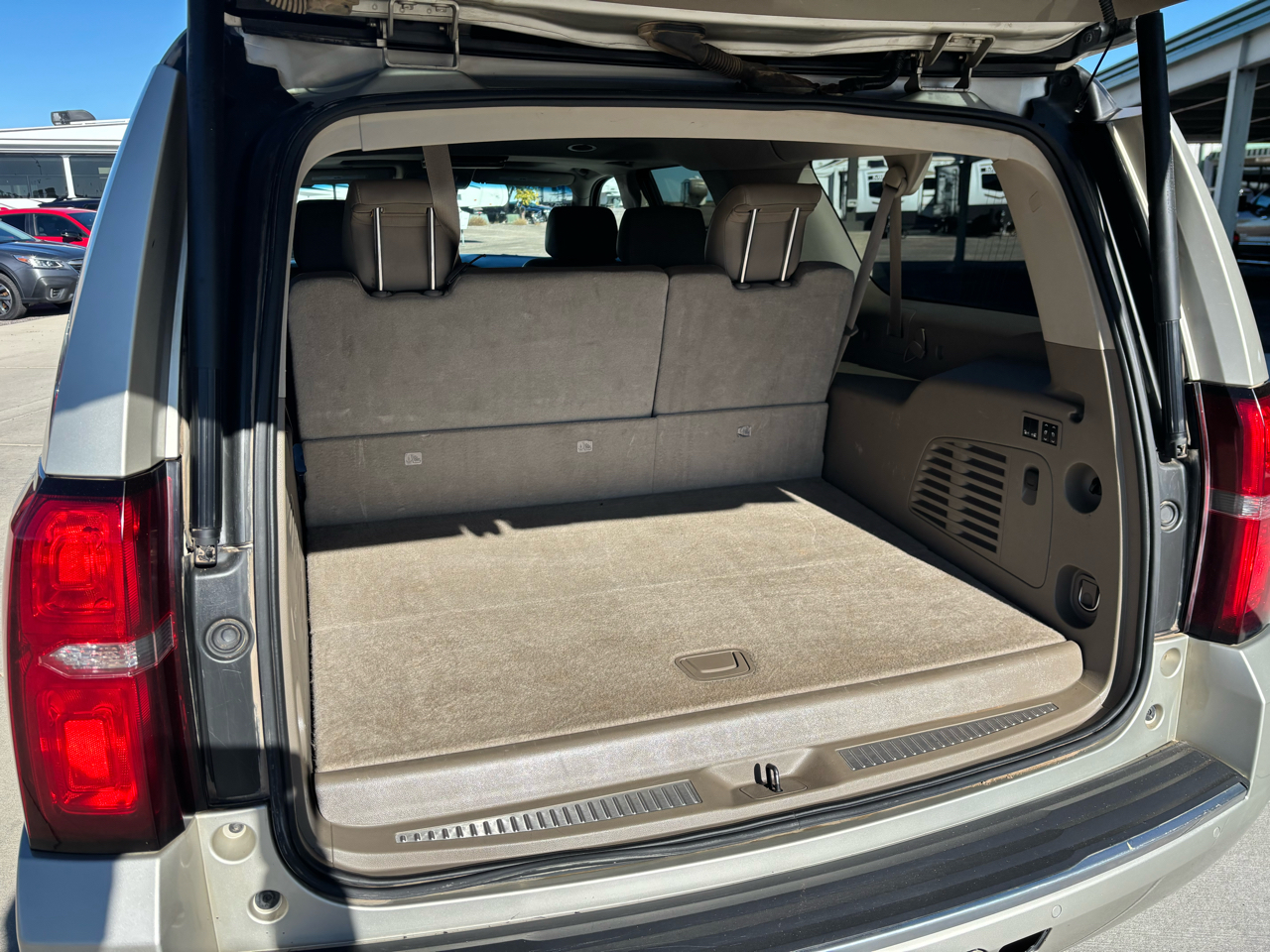 Chevrolet Suburban 4WD 4dr LTZ 2015 Chevrolet Suburban 4WD 4dr LTZ 2015