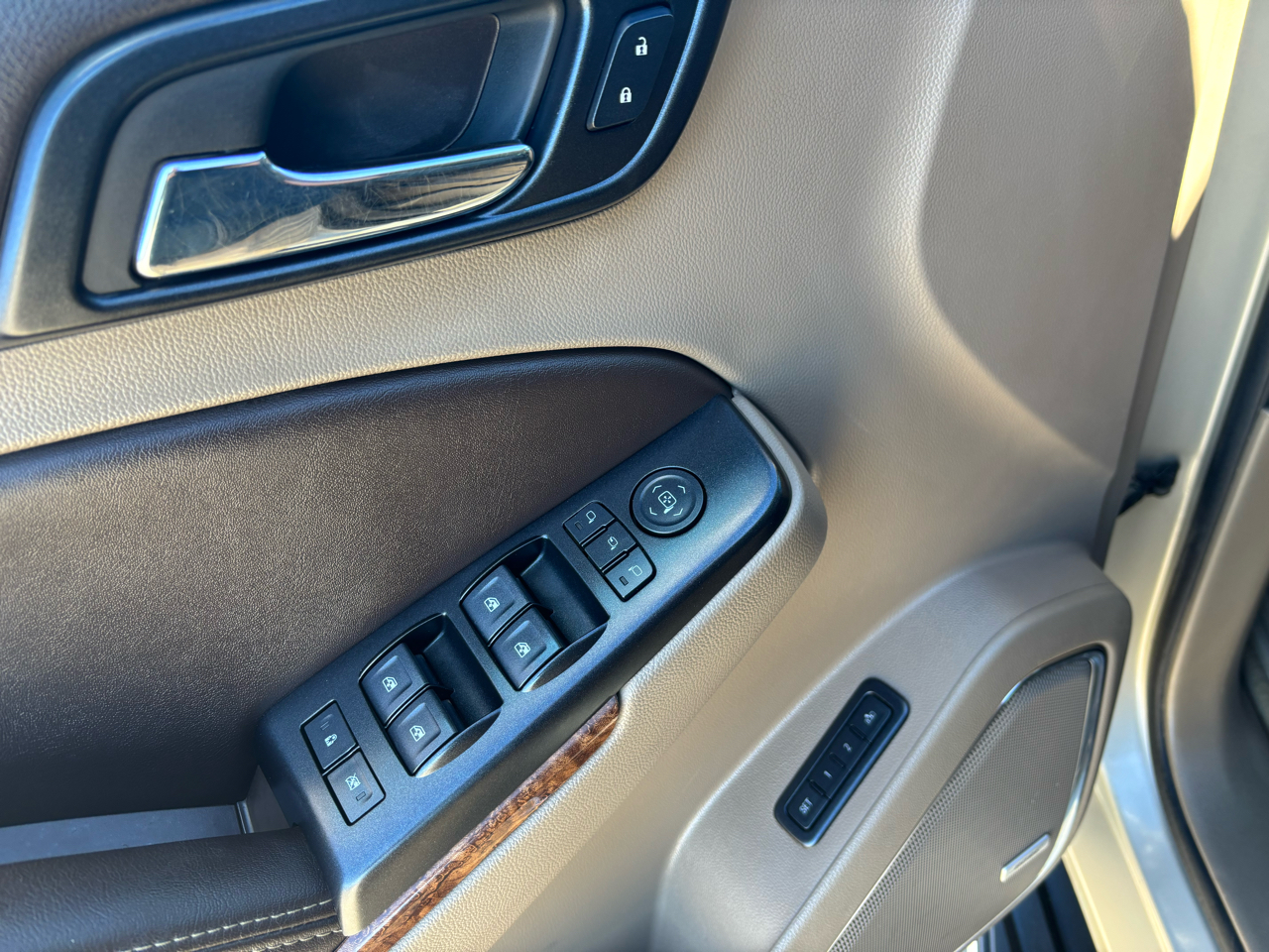 Chevrolet Suburban 4WD 4dr LTZ 2015 Chevrolet Suburban 4WD 4dr LTZ 2015