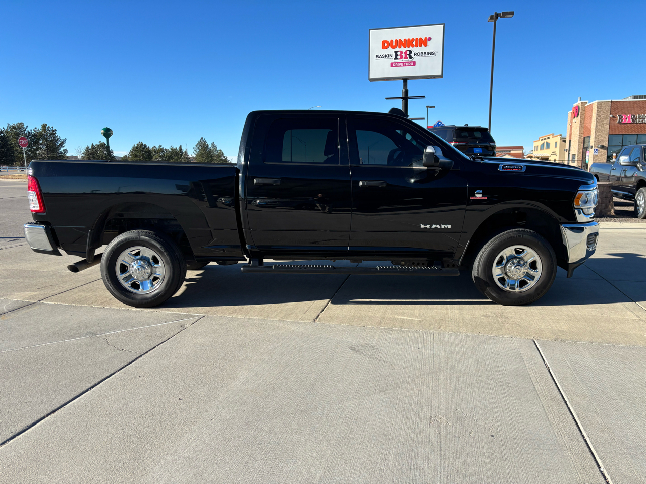 RAM 2500 Tradesman 4x4 Crew Cab 6'4" Box 2021