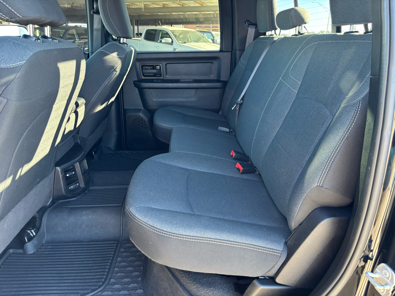 RAM 2500 Tradesman 4x4 Crew Cab 6'4" Box 2021