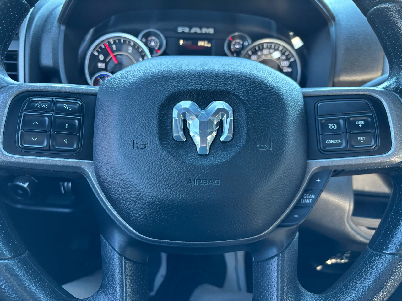 RAM 2500 Tradesman 4x4 Crew Cab 6'4" Box 2021