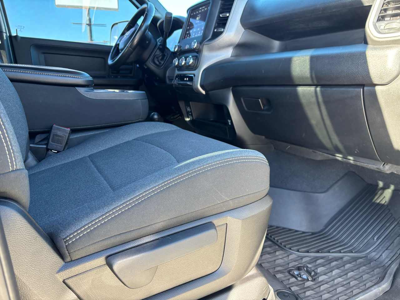 RAM 2500 Tradesman 4x4 Crew Cab 6'4" Box 2021