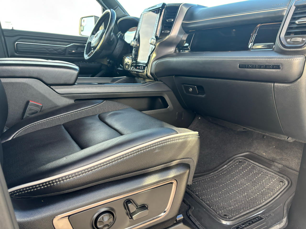 RAM 1500 Limited 4x4 Crew Cab 5'7" Box 2025