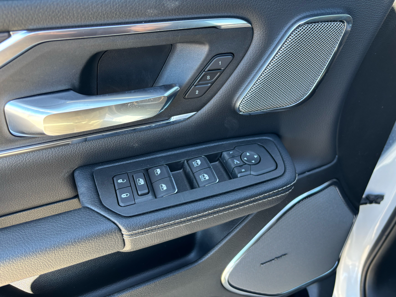 RAM 1500 Laramie 4x4 Crew Cab 5'7" Box 2026