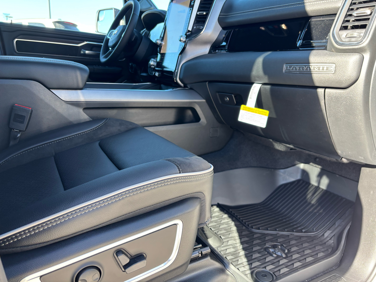 RAM 1500 Laramie 4x4 Crew Cab 5'7" Box 2026