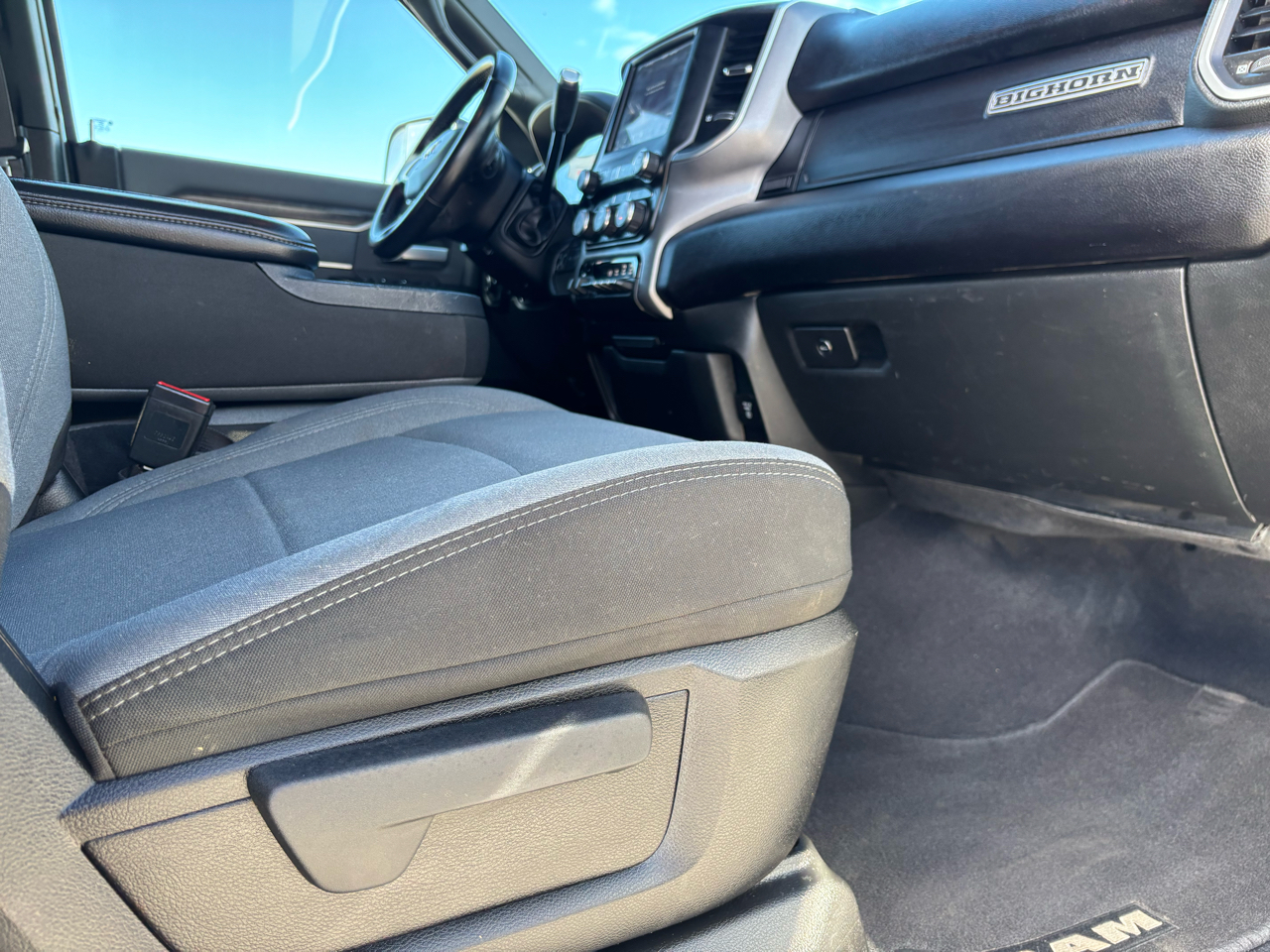 RAM 2500 Big Horn 4x4 Mega Cab 6'4" Box 2021