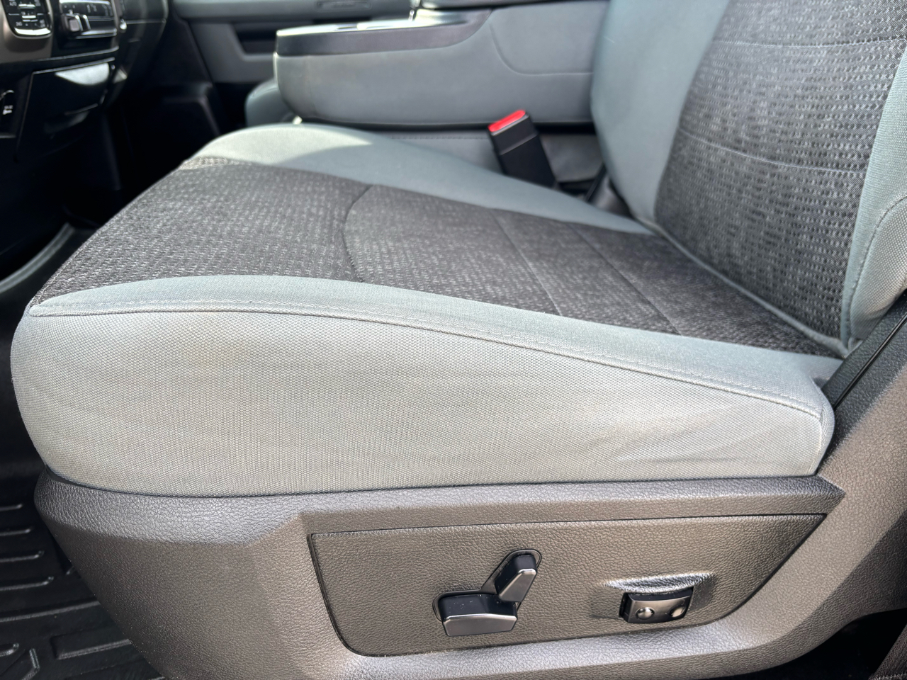 RAM 1500 Big Horn 4x4 Quad Cab 6'4" Box 2018