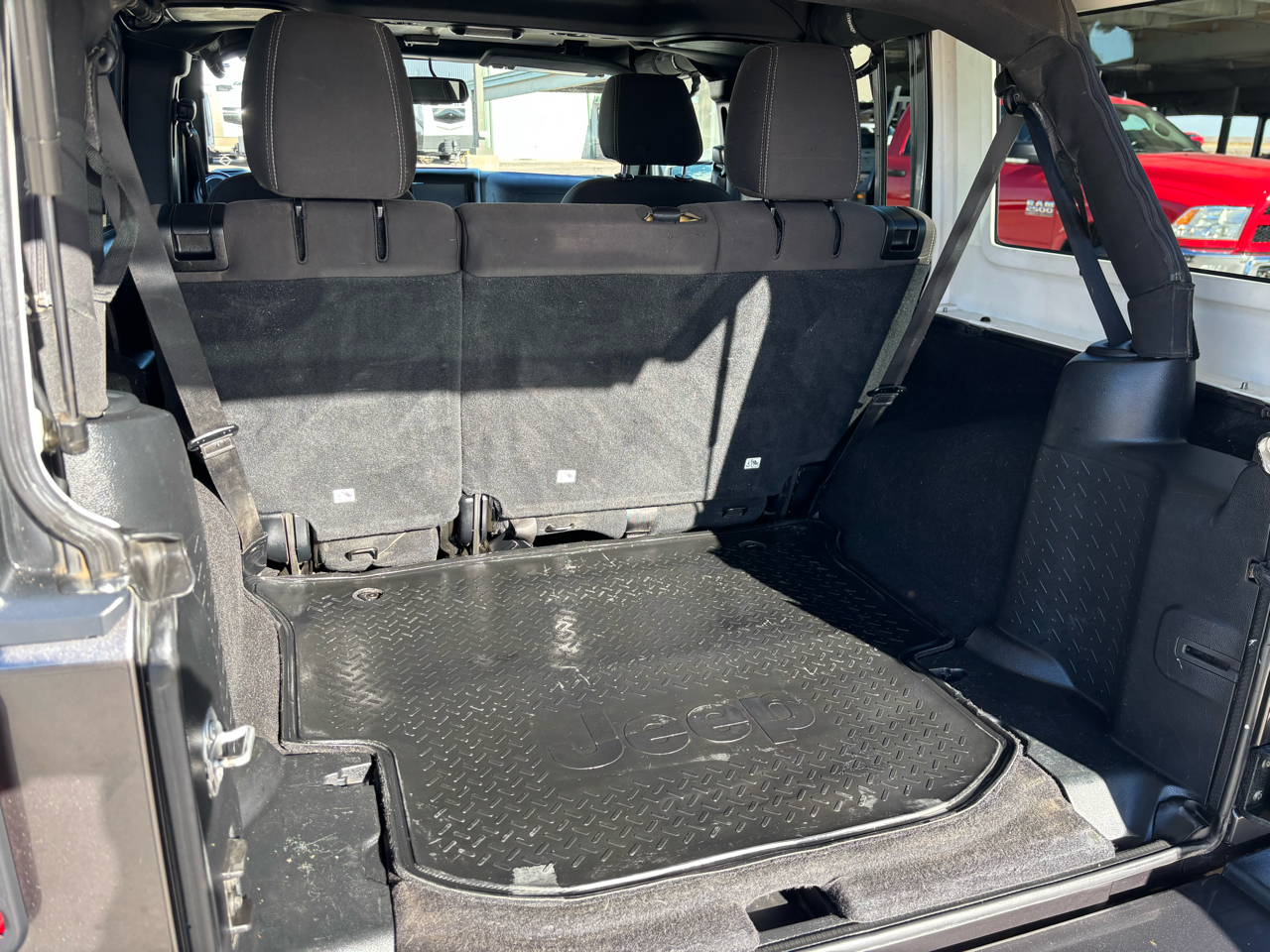 Jeep Wrangler Unlimited 4WD 4dr Sahara 2016