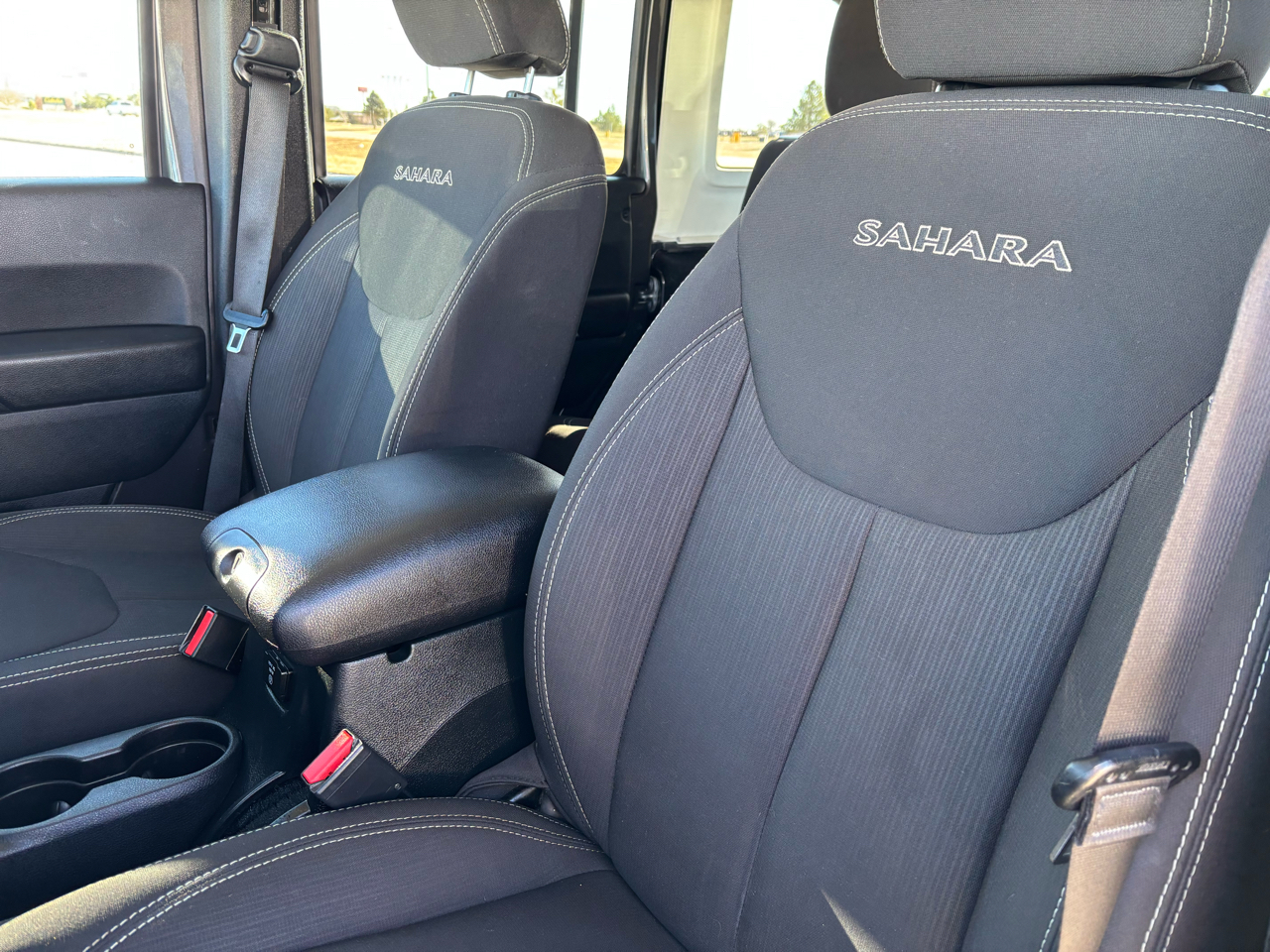 Jeep Wrangler Unlimited 4WD 4dr Sahara 2016