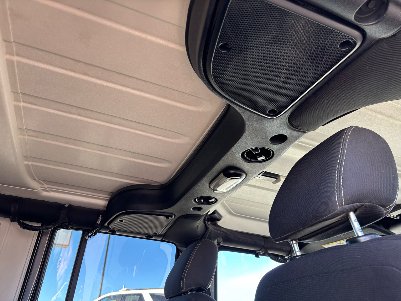 Jeep Wrangler Unlimited 4WD 4dr Sahara 2016