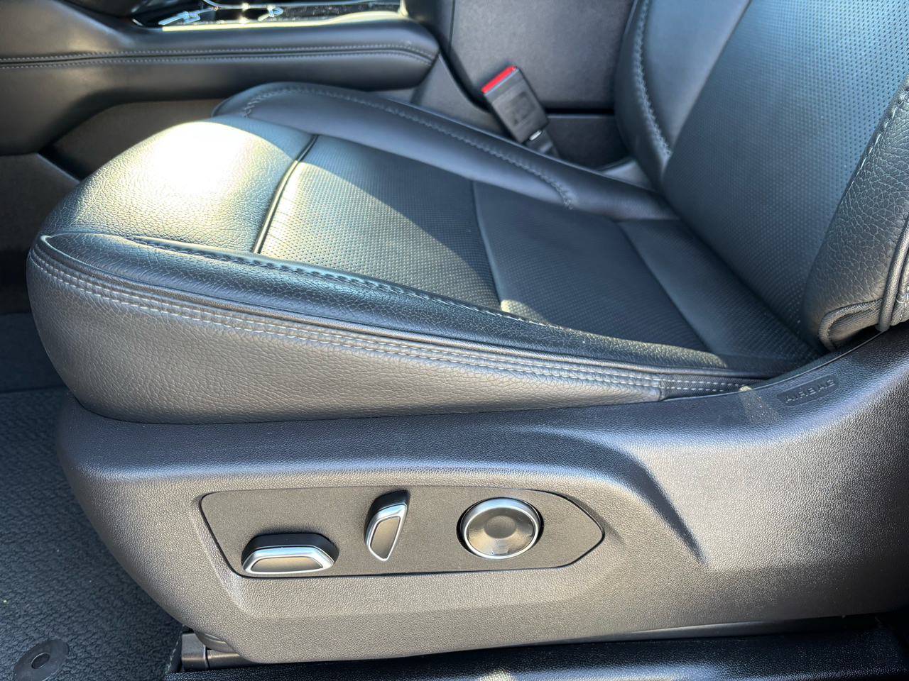 GMC Yukon 4WD 4dr Denali 2025