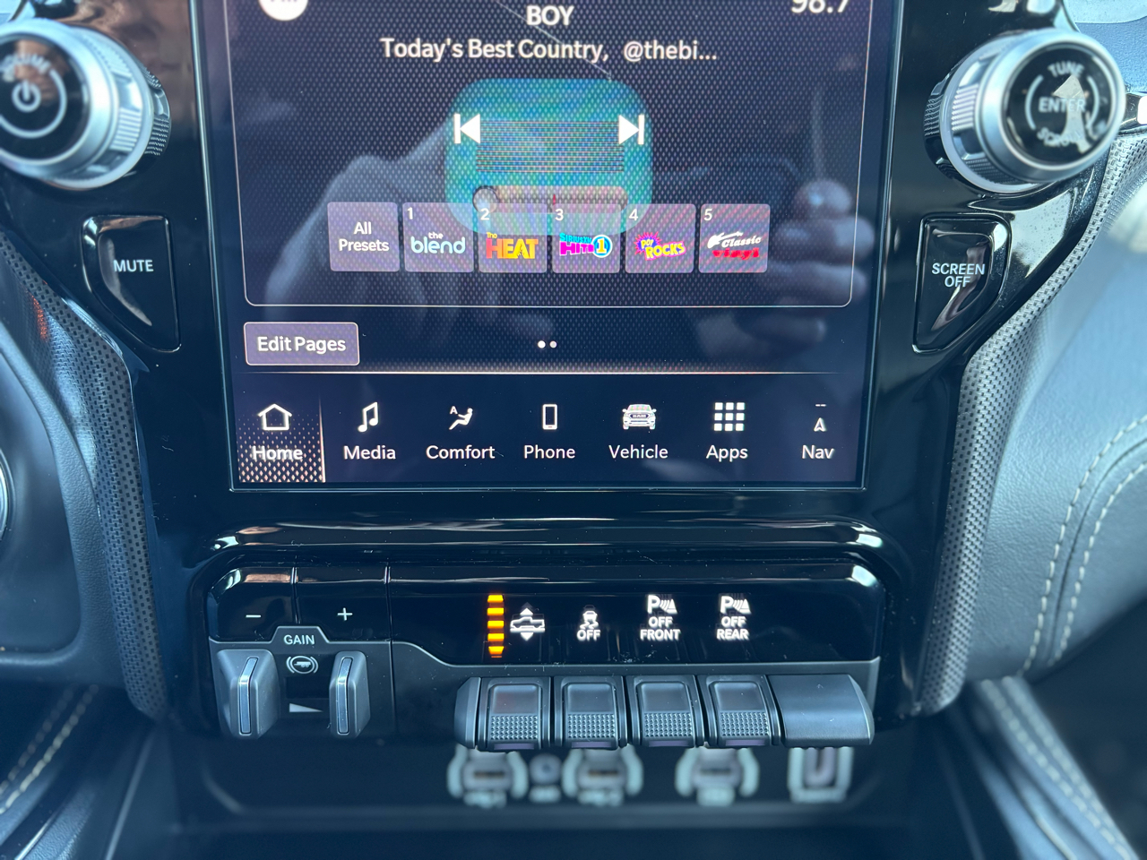 RAM 1500 Limited 4x4 Crew Cab 5'7" Box 2025