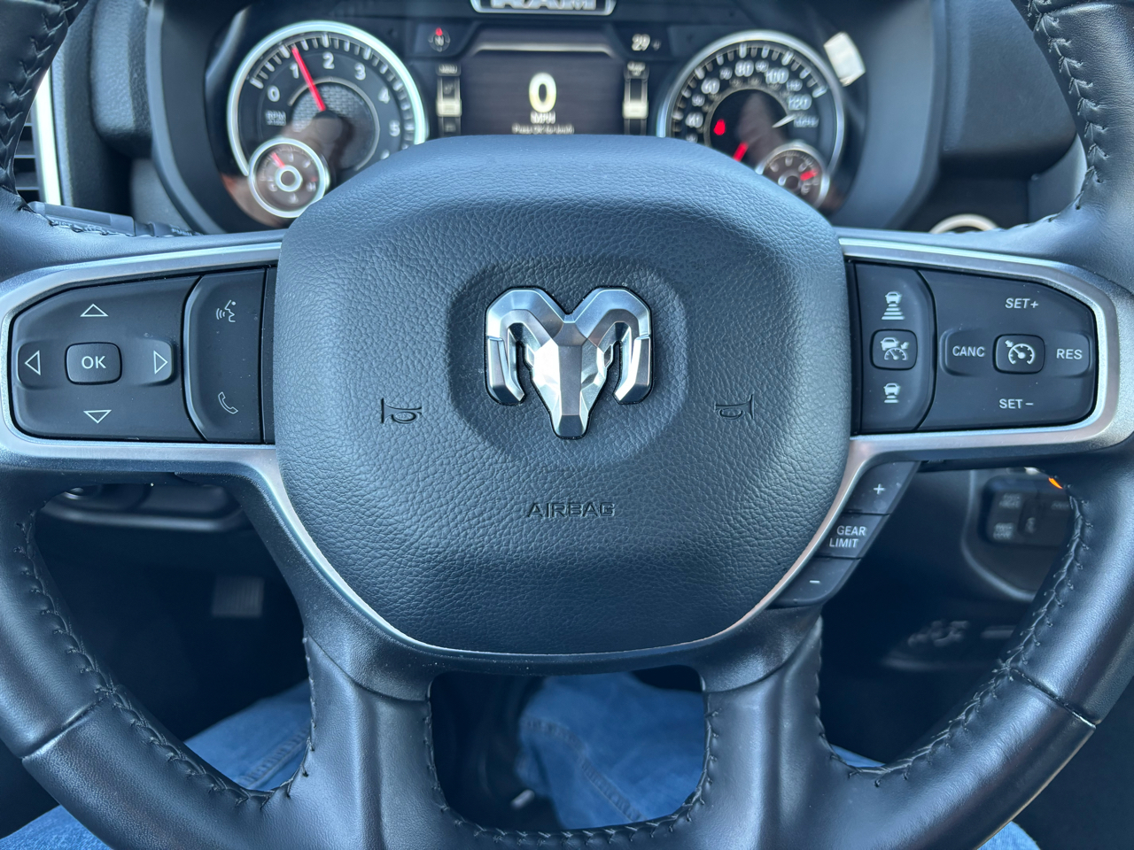 RAM 2500 Big Horn 4x4 Crew Cab 6'4" Box 2024