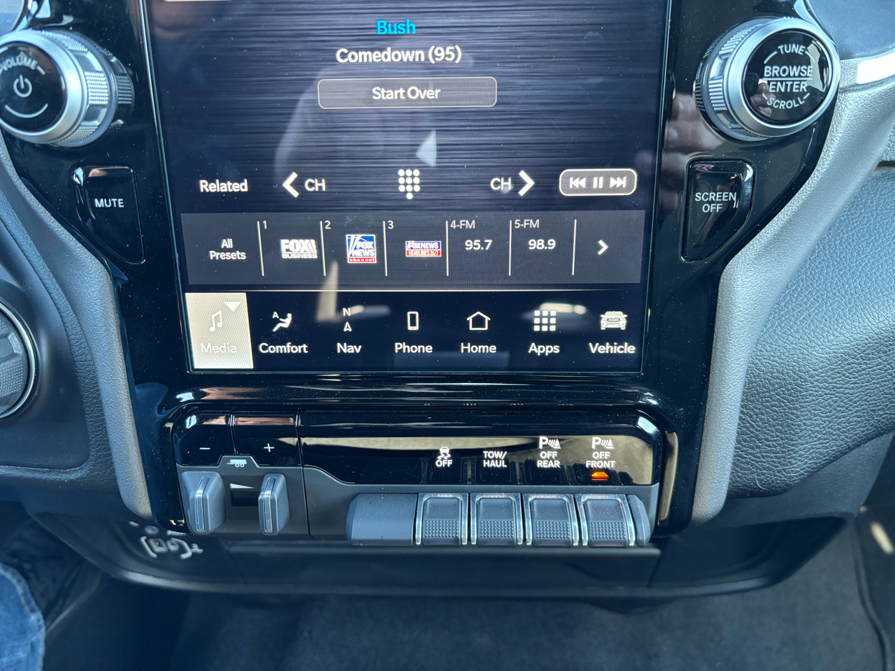 RAM 2500 Big Horn 4x4 Crew Cab 6'4" Box 2024