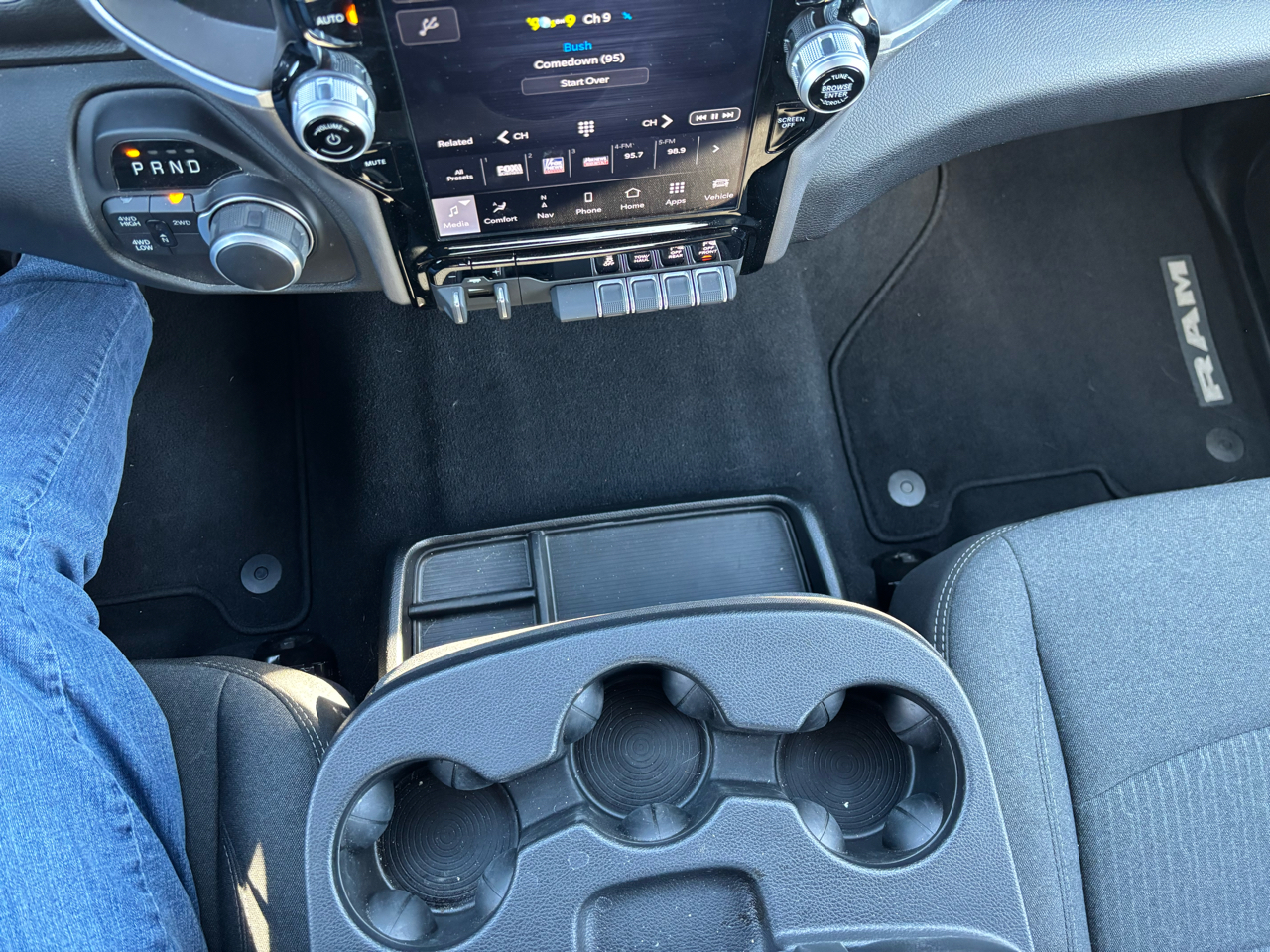 RAM 2500 Big Horn 4x4 Crew Cab 6'4" Box 2024