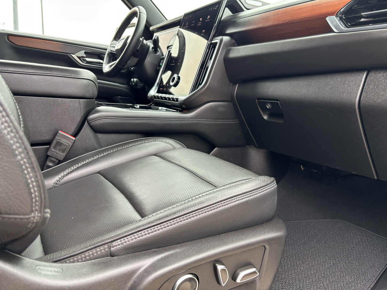 GMC Yukon 4WD 4dr Denali 2025