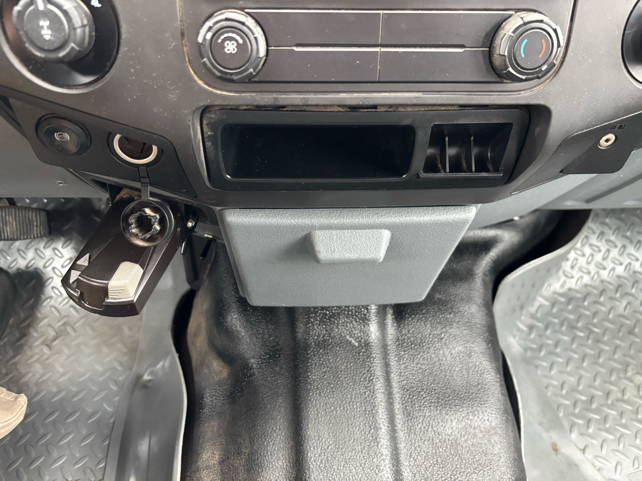 Ford Super Duty F-250 SRW 4WD Crew Cab 172" XL 2015