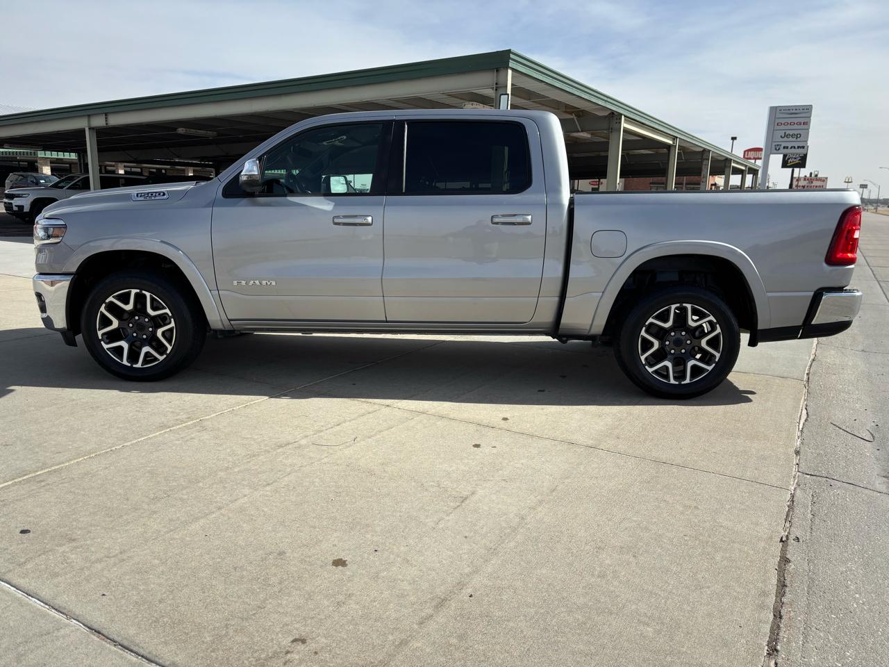 RAM 1500 Laramie 4x4 Crew Cab 5'7" Box 2025