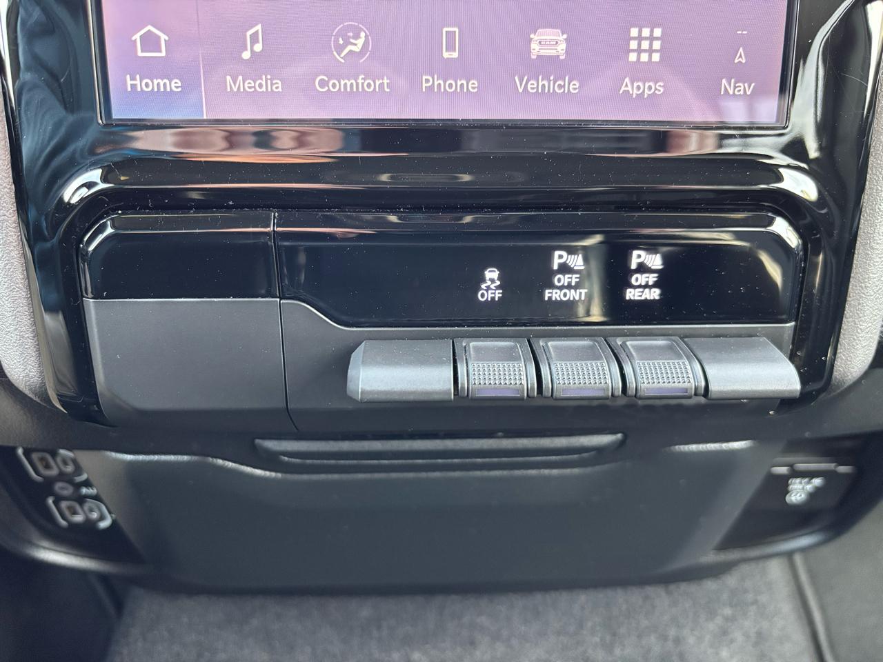 RAM 1500 Laramie 4x4 Crew Cab 5'7" Box 2025