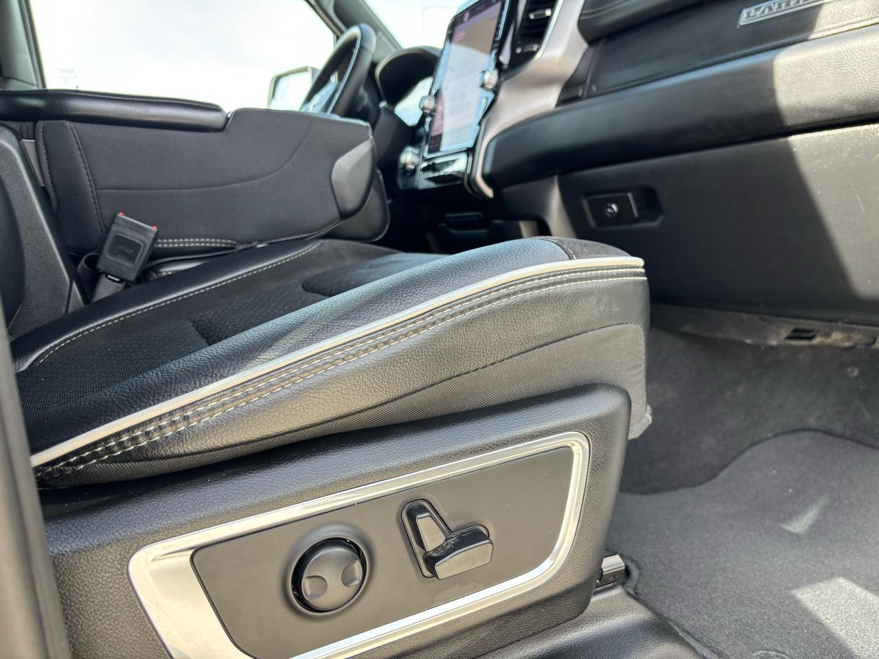 RAM 1500 Laramie 4x4 Crew Cab 5'7" Box 2025