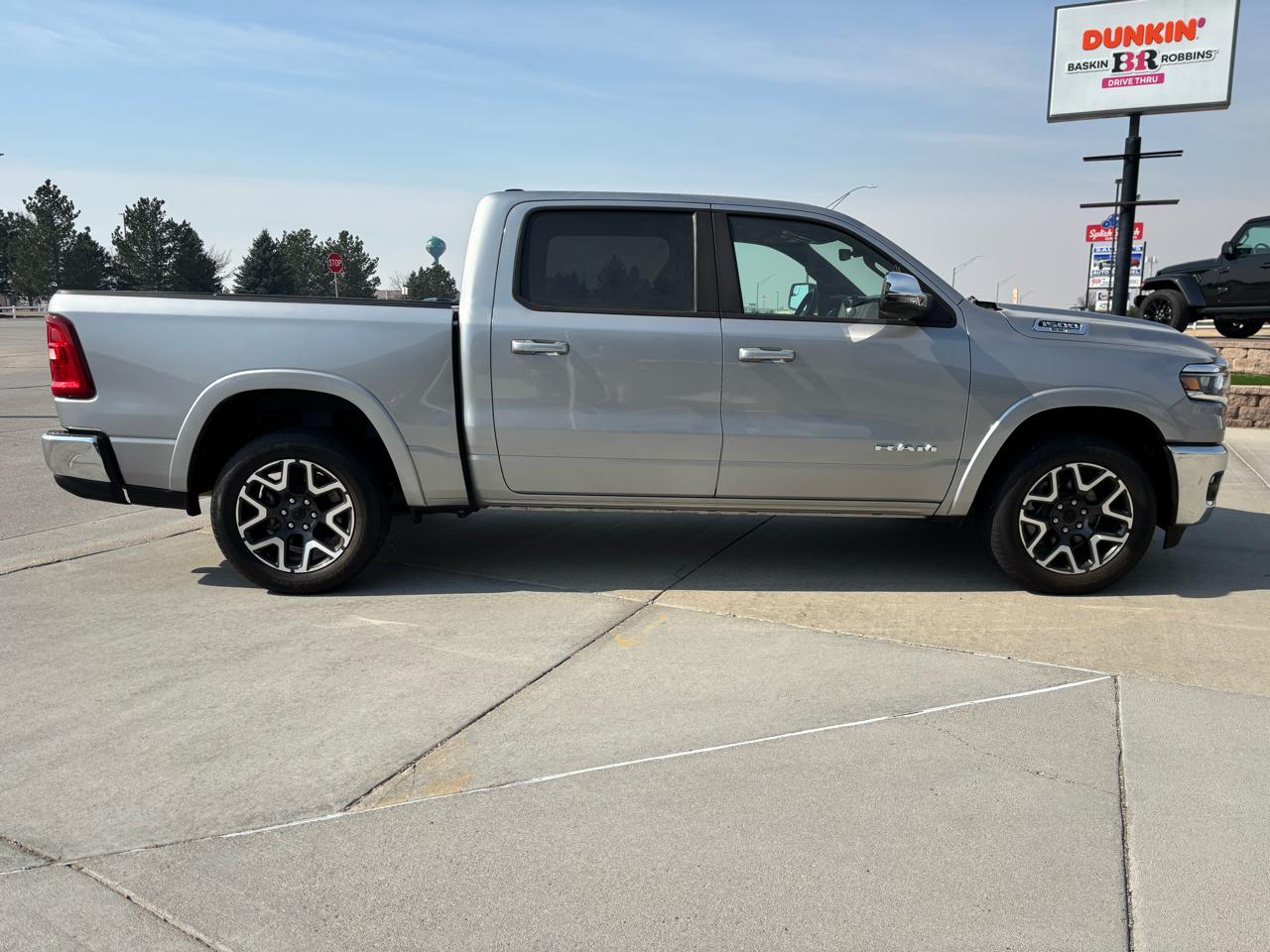 RAM 1500 Laramie 4x4 Crew Cab 5'7" Box 2025